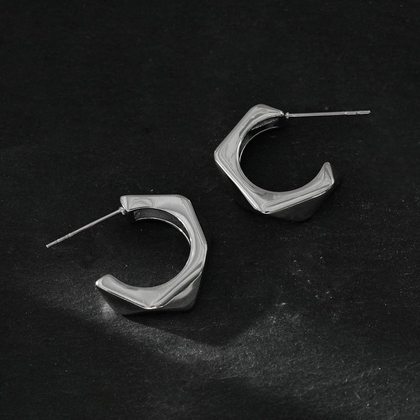 Style PERIDO Argenté (Or Blanc) : Boucles d’oreilles géométriques Art Déco.