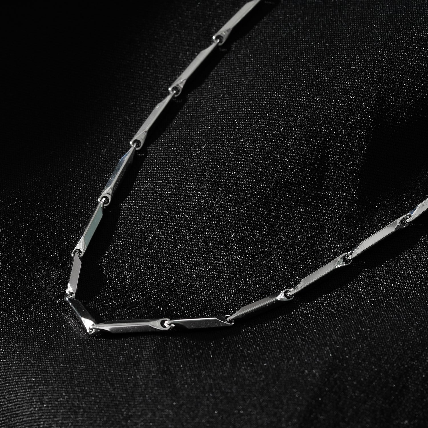 Style GUMIA Silver: Minimalist Geometric Shaped Beaded Chain Necklace