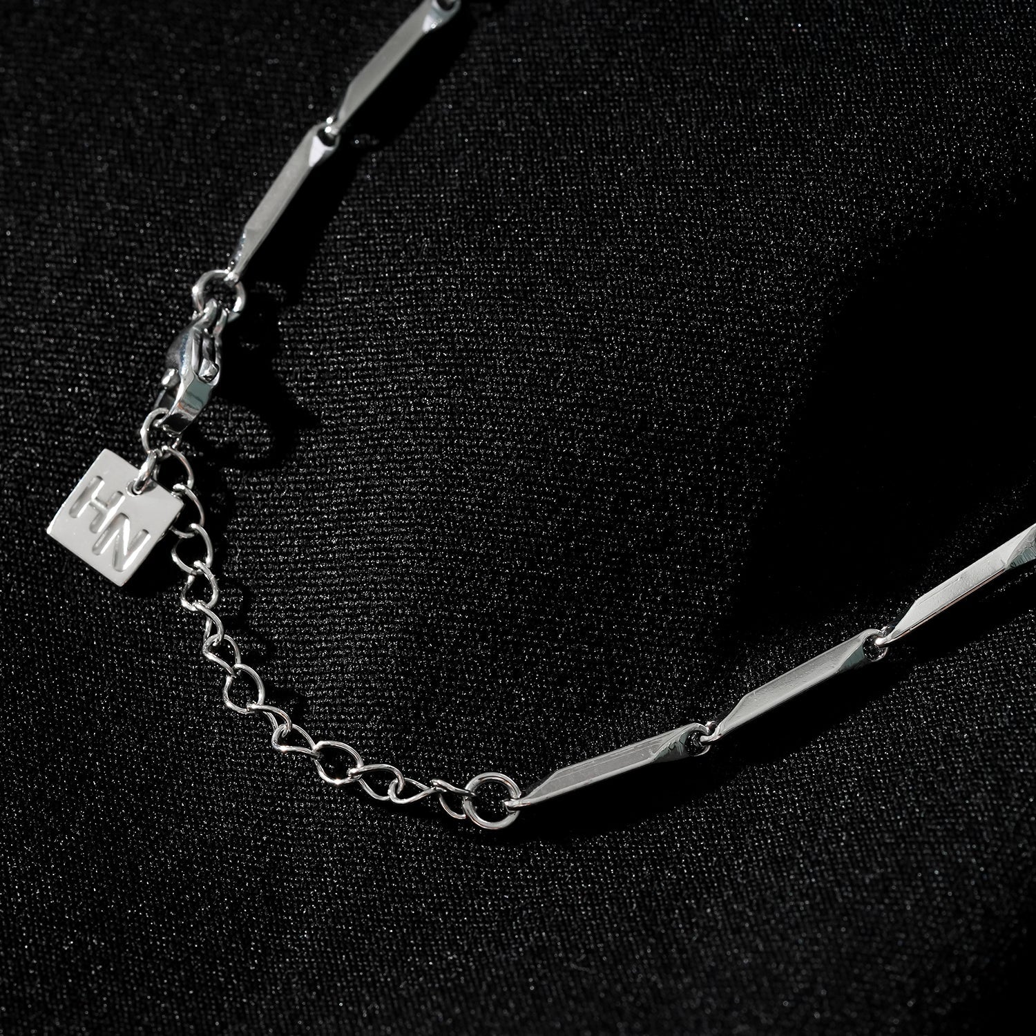 Style GUMIA Silver: Minimalist Geometric Shaped Beaded Chain Necklace