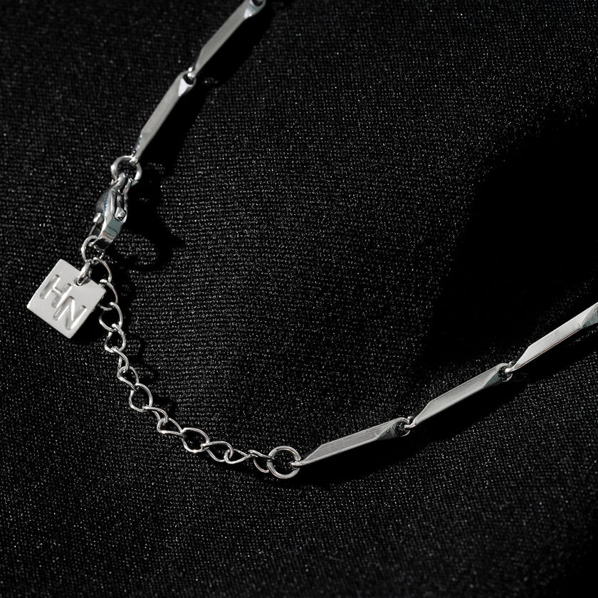 Style GUMIA Silver: Minimalist Geometric Shaped Beaded Chain Necklace