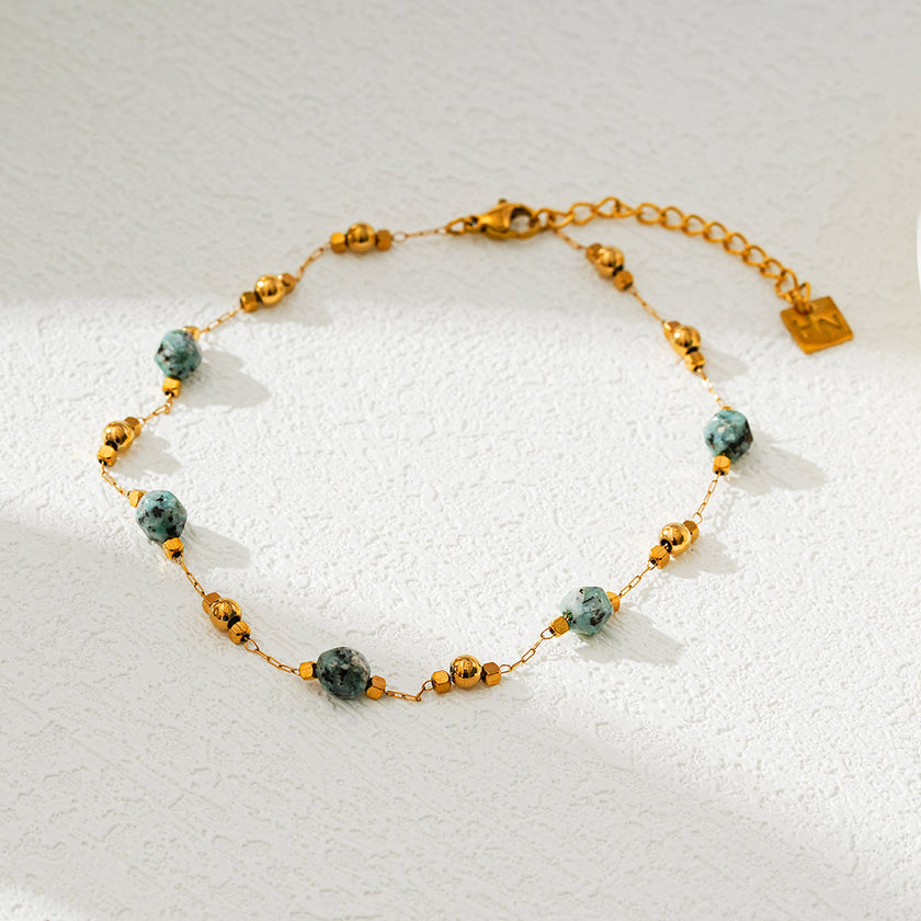GIROC : Bracelet de cheville en chaîne, perles dorées et pierres naturelles de turquoise africaine.
