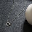 CHERISH Argent (Or Blanc) : Chaîne perlée rehaussant un élégant pendentif en forme de cœur pavé.