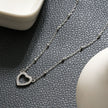 CHERISH Argent (Or Blanc) : Chaîne perlée rehaussant un élégant pendentif en forme de cœur pavé.