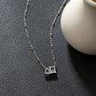 MAFFINA Argent (Or Blanc) : Collier délicat à maillons avec pendentif à double zircone.