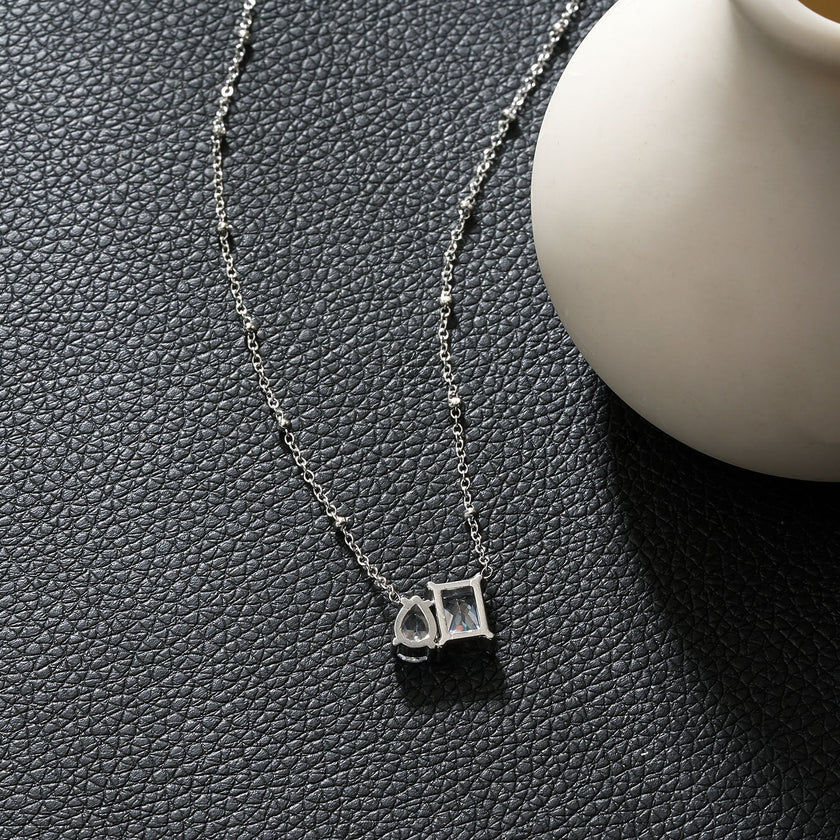 MAFFINA Argent (Or Blanc) : Collier délicat à maillons avec pendentif à double zircone.