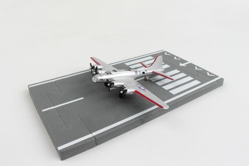 Daron - Runway24 B-17 Silver