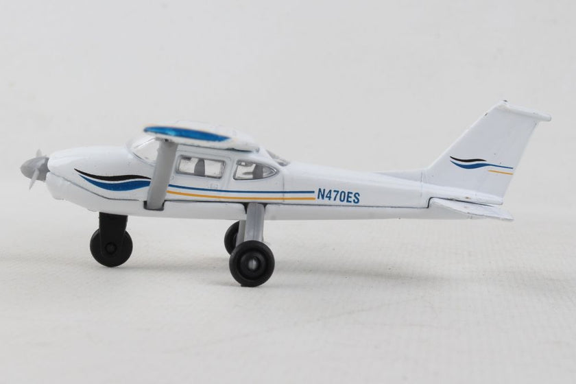 Daron - Runway24 C-172 Blue/White