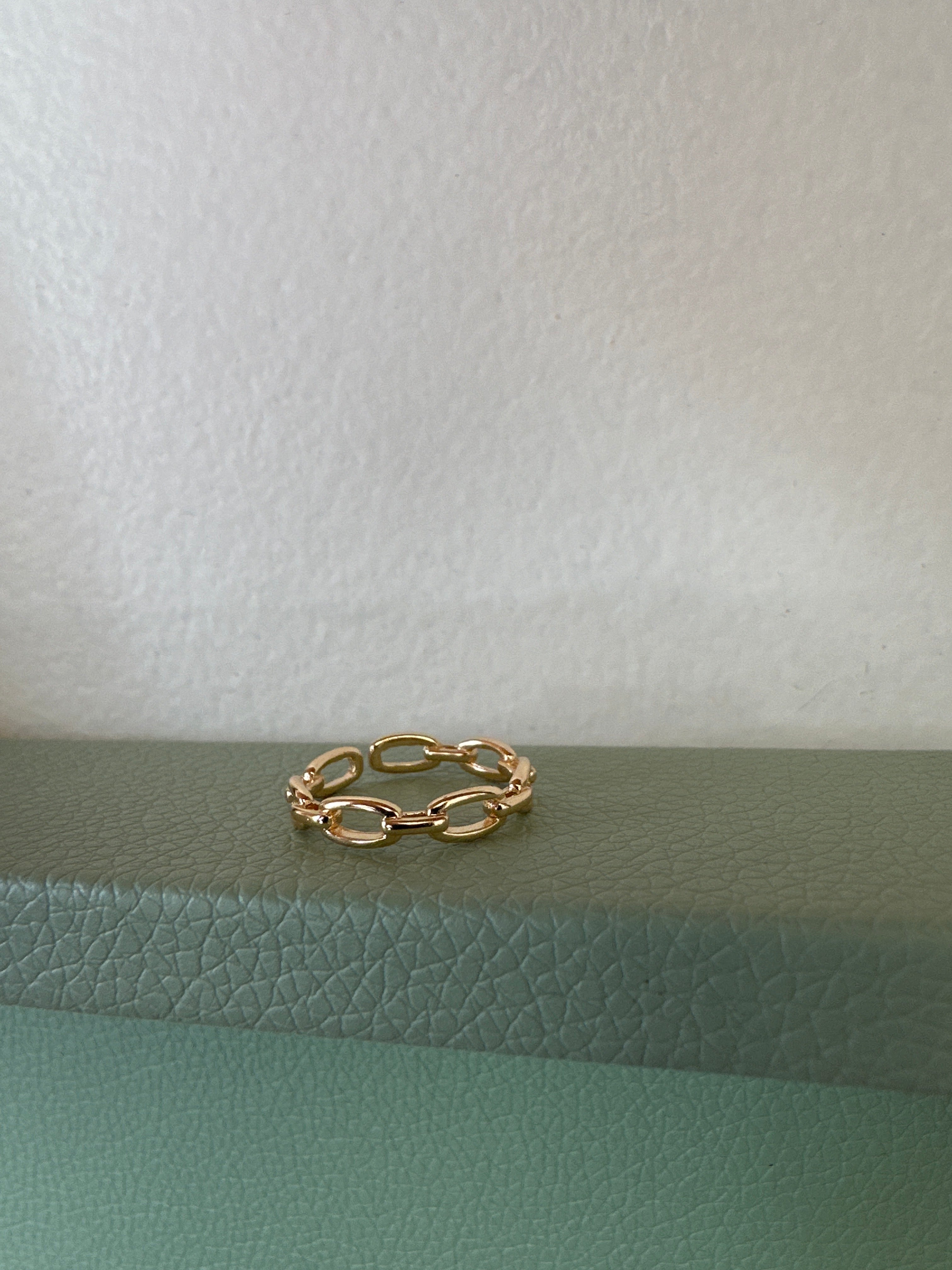 Standout Boutique Chainlink Gold Ring