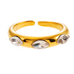 Style ELENITA : Bague à l'esprit moderniste avec trois pierres précieuses en zircone.