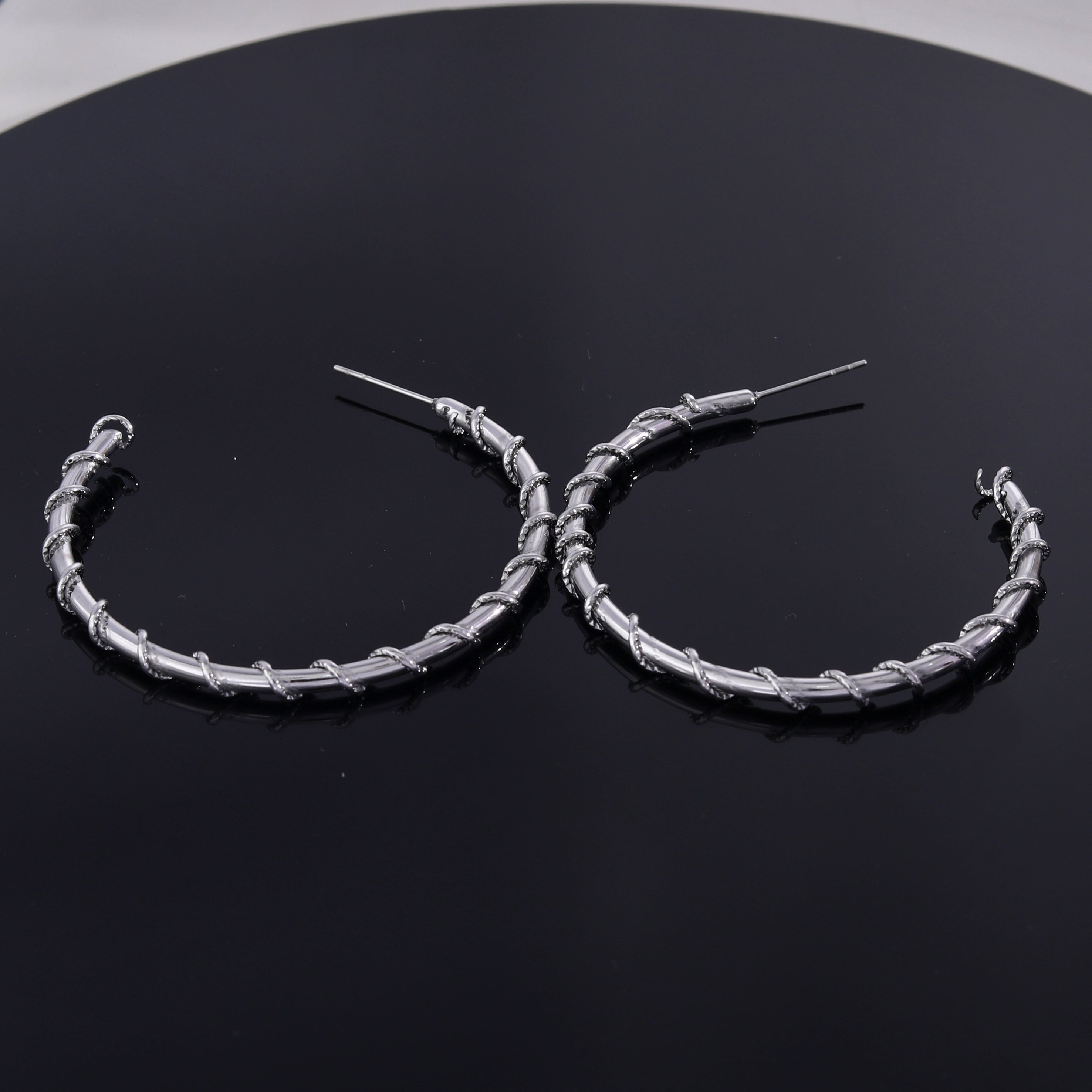 ELNA Silver Hoop Earrings with a Decorative Twist