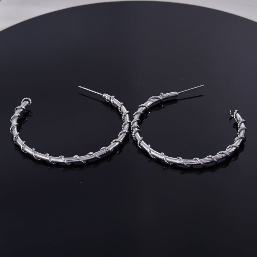 ELNA Silver Hoop Earrings with a Decorative Twist