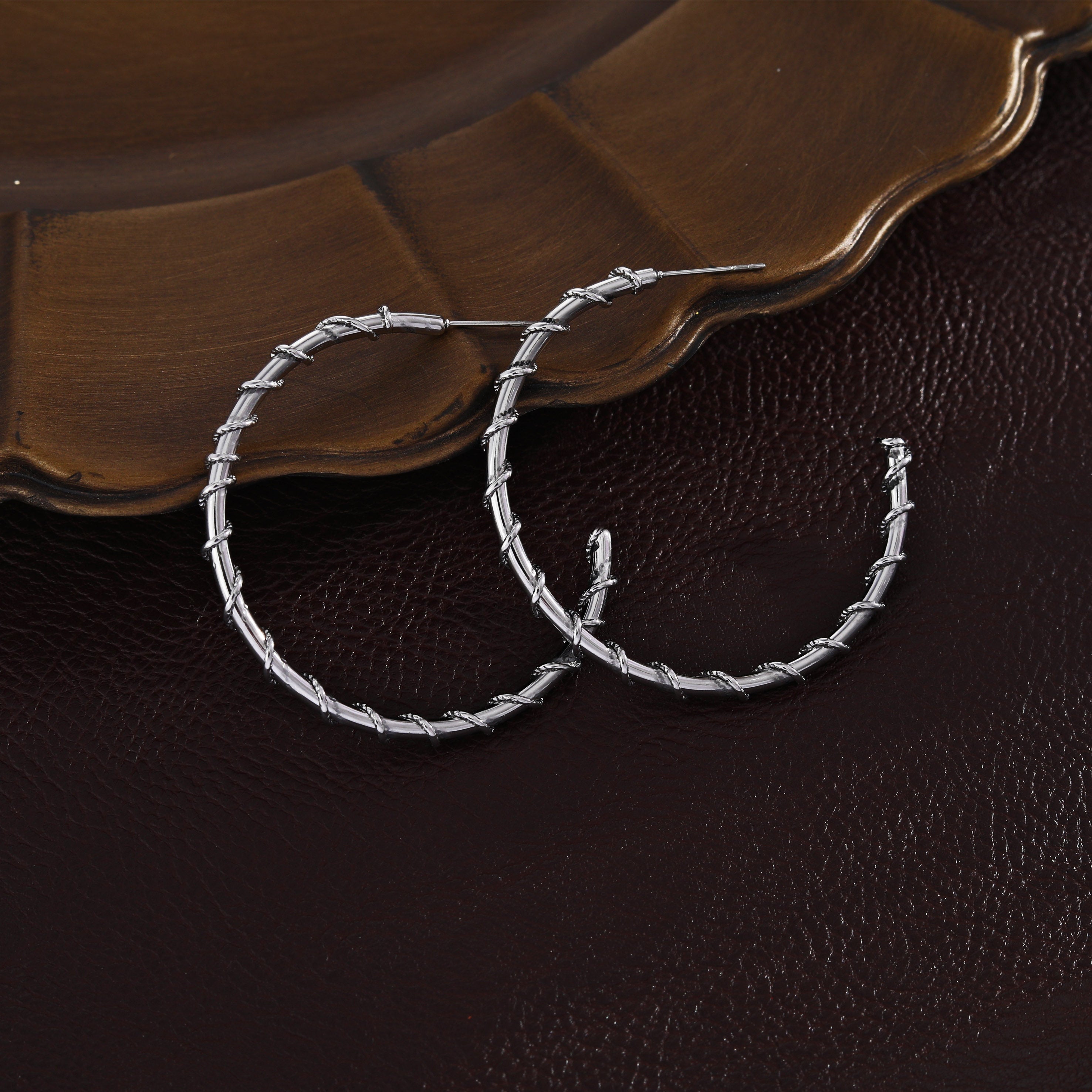 ELNA Silver Hoop Earrings with a Decorative Twist