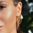 Style ETSUKO : Boucles d'oreilles en forme de cercle avec motif de roseaux sculptés
