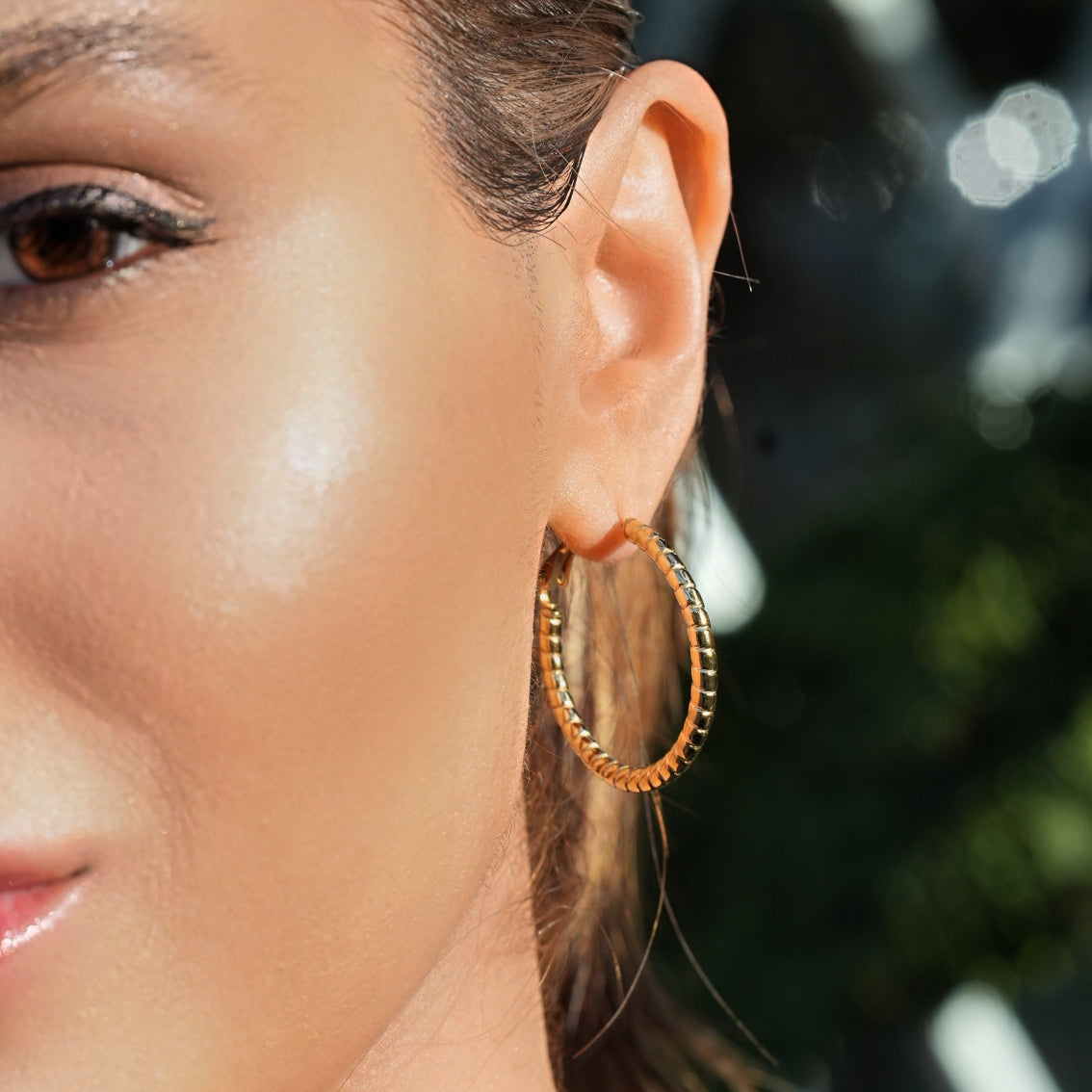 Style ETSUKO : Boucles d'oreilles en forme de cercle avec motif de roseaux sculptés