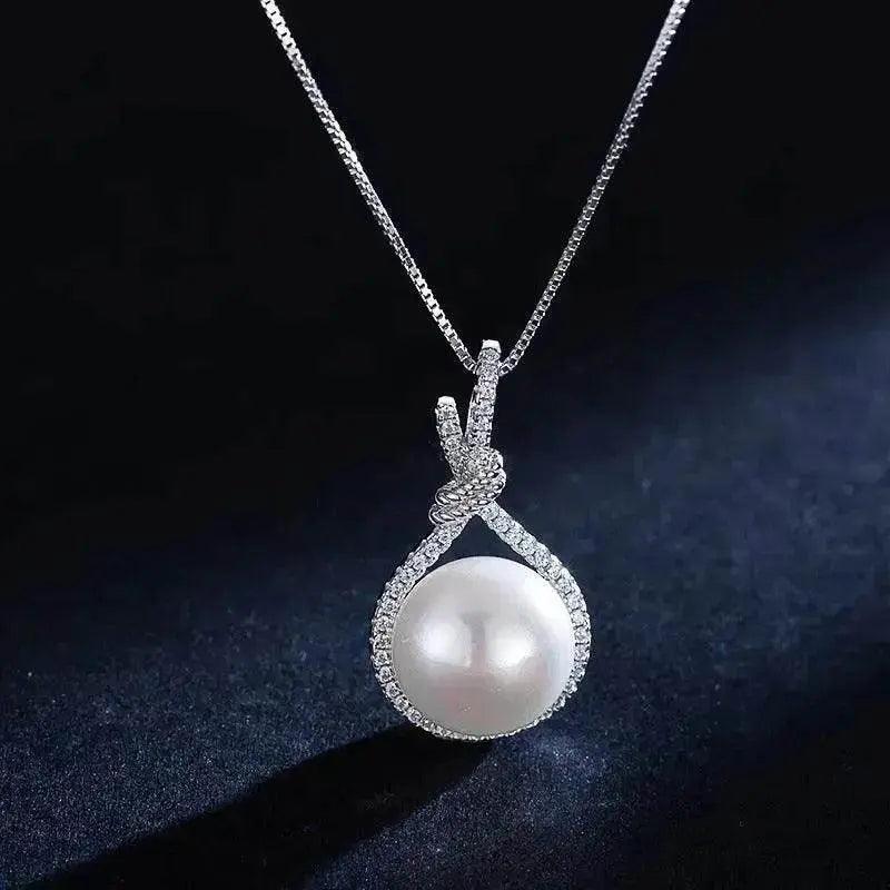 Elegant Natural Shell Pearls White Pearl Pendant Necklace