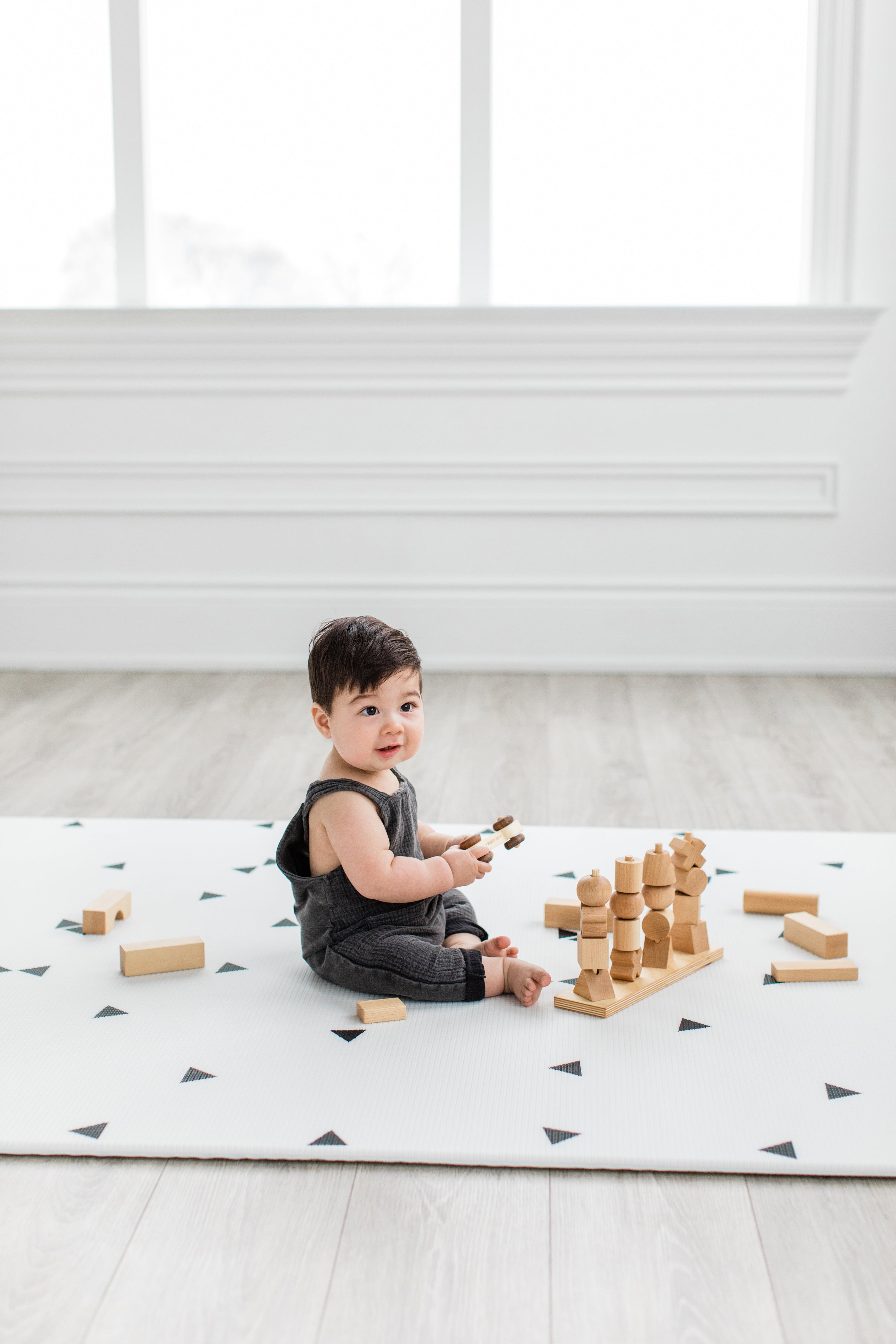 Tapis de jeu pour bébé Little Bot (Tapis Ofie, ligne zen + triangle)