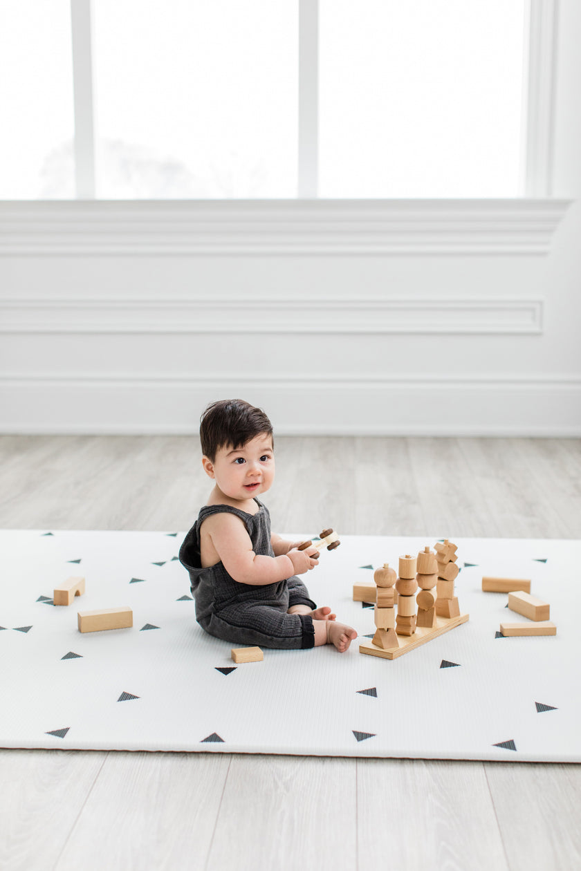 Tapis de jeu pour bébé Little Bot (Tapis Ofie, ligne zen + triangle)