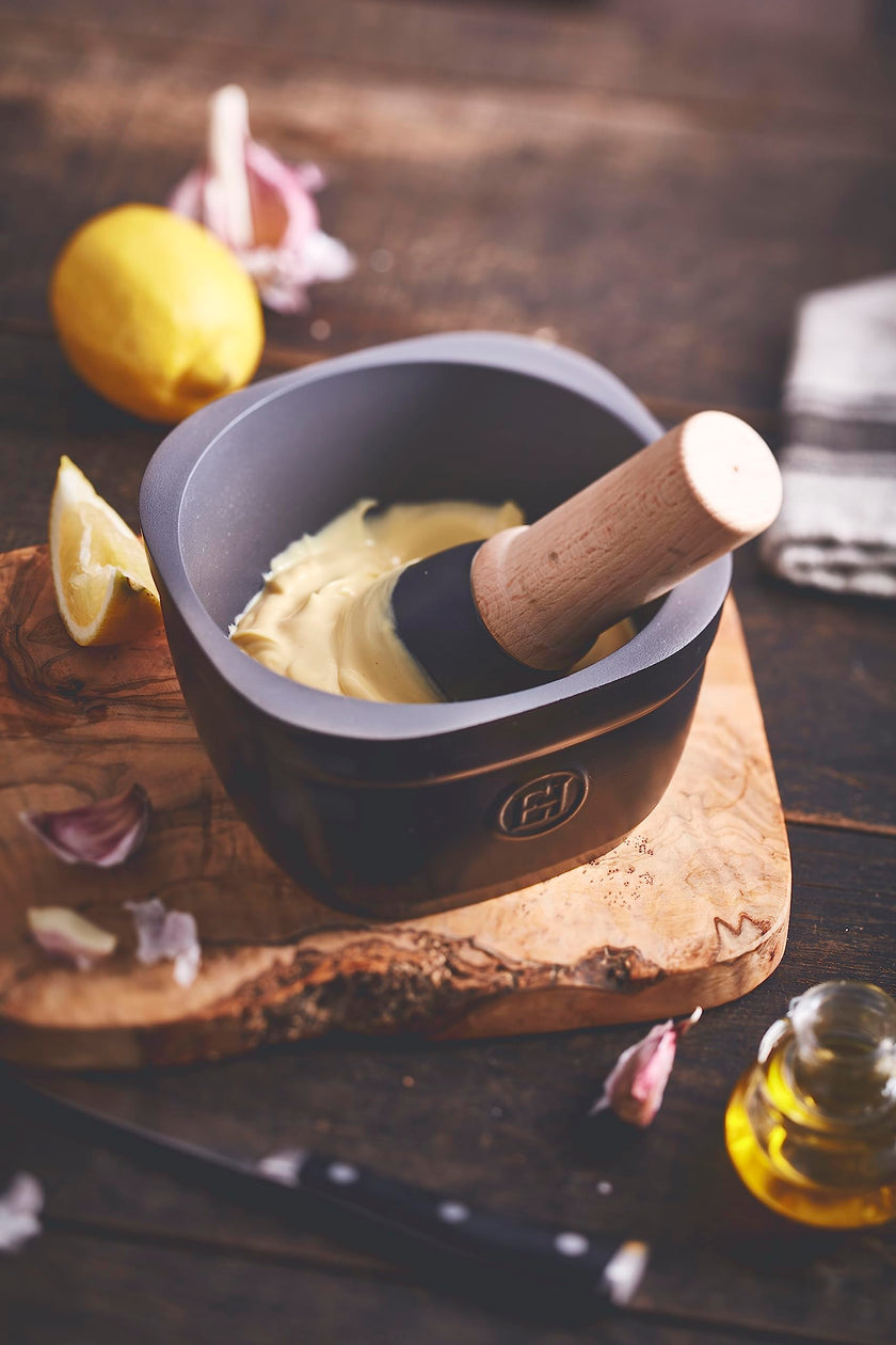 Emile Henry - Mortar & Pestle, 15x15.8x9.6cm, 0.9L Capacity