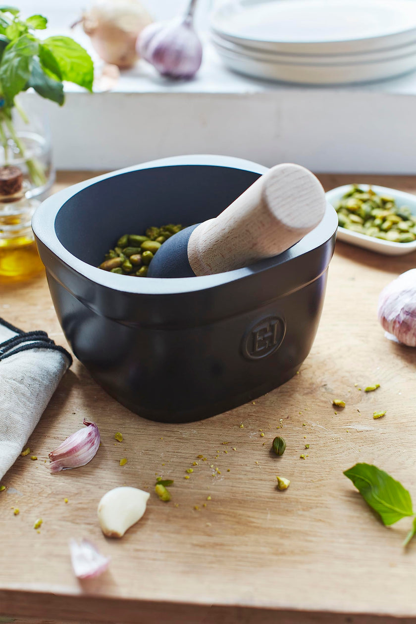 Emile Henry - Mortar & Pestle, 15x15.8x9.6cm, 0.9L Capacity