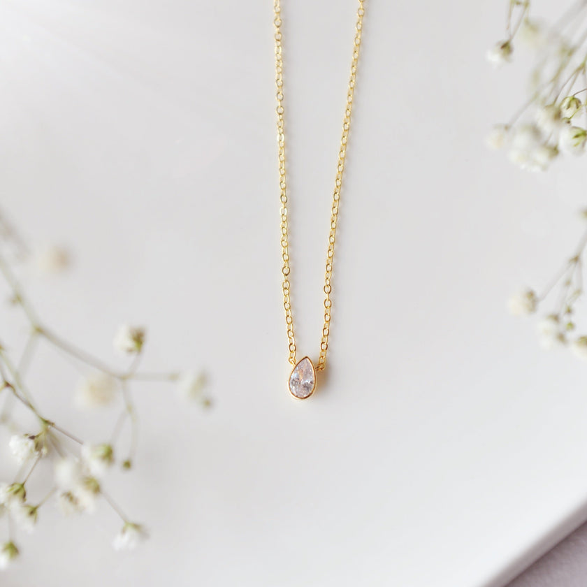 Mila drop necklace