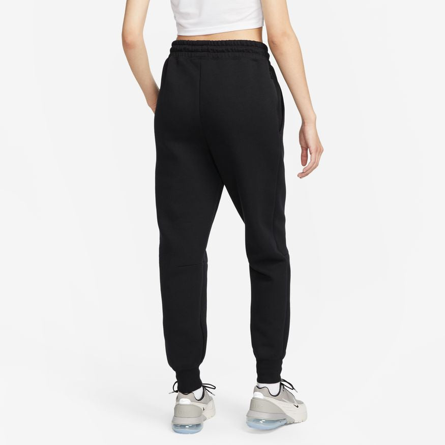 W Nike Sportswear Tech Fleece FB8330-010