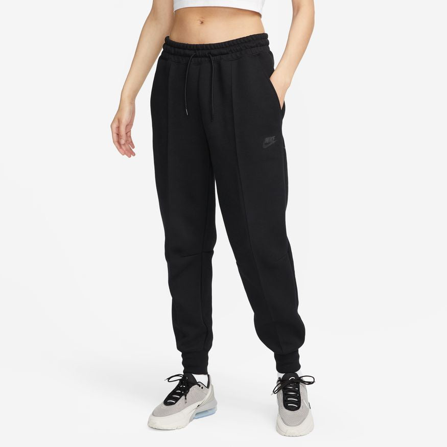 W Nike Sportswear Tech Fleece FB8330-010