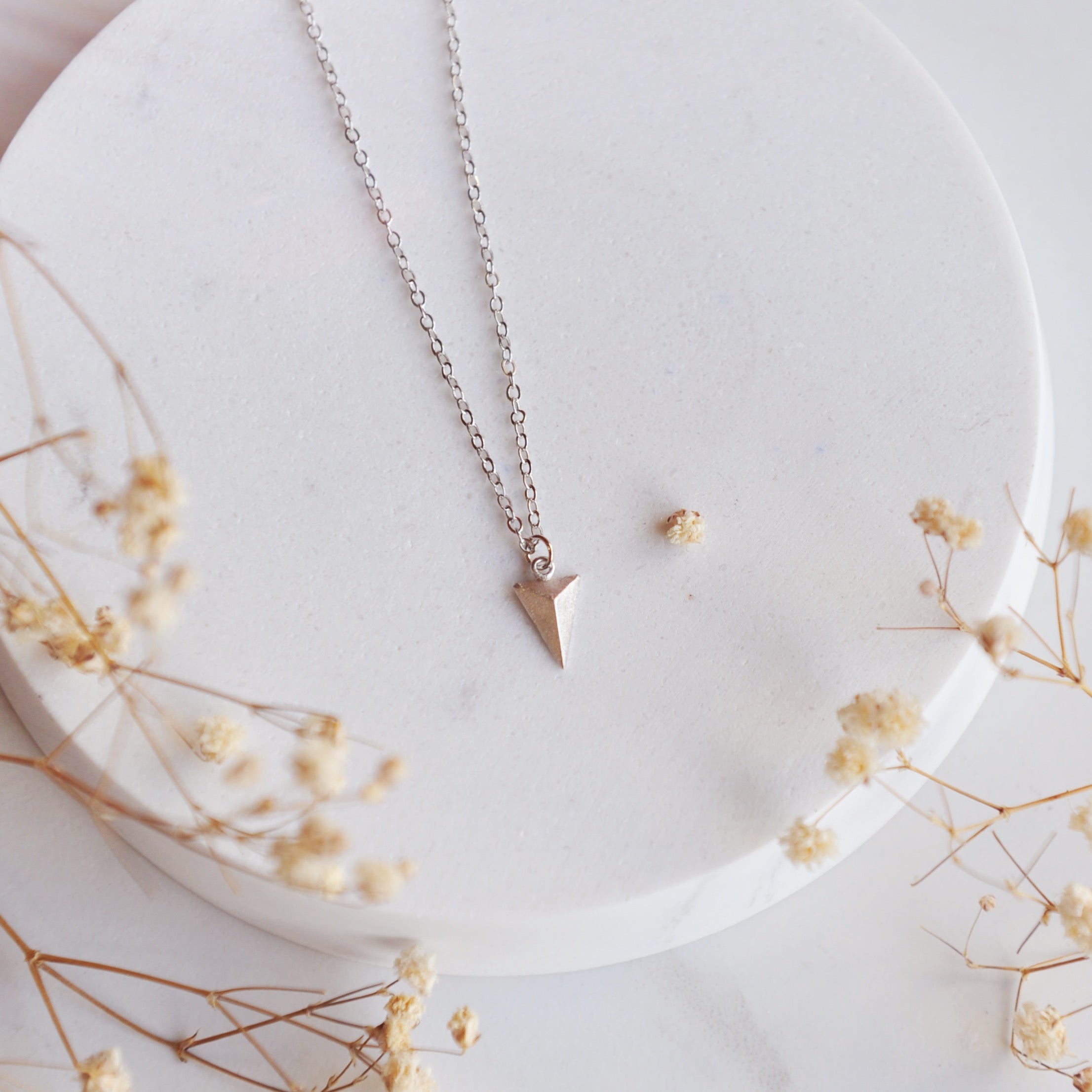 CLAIRE, Dainty Minimalist Geometric Everyday Necklace
