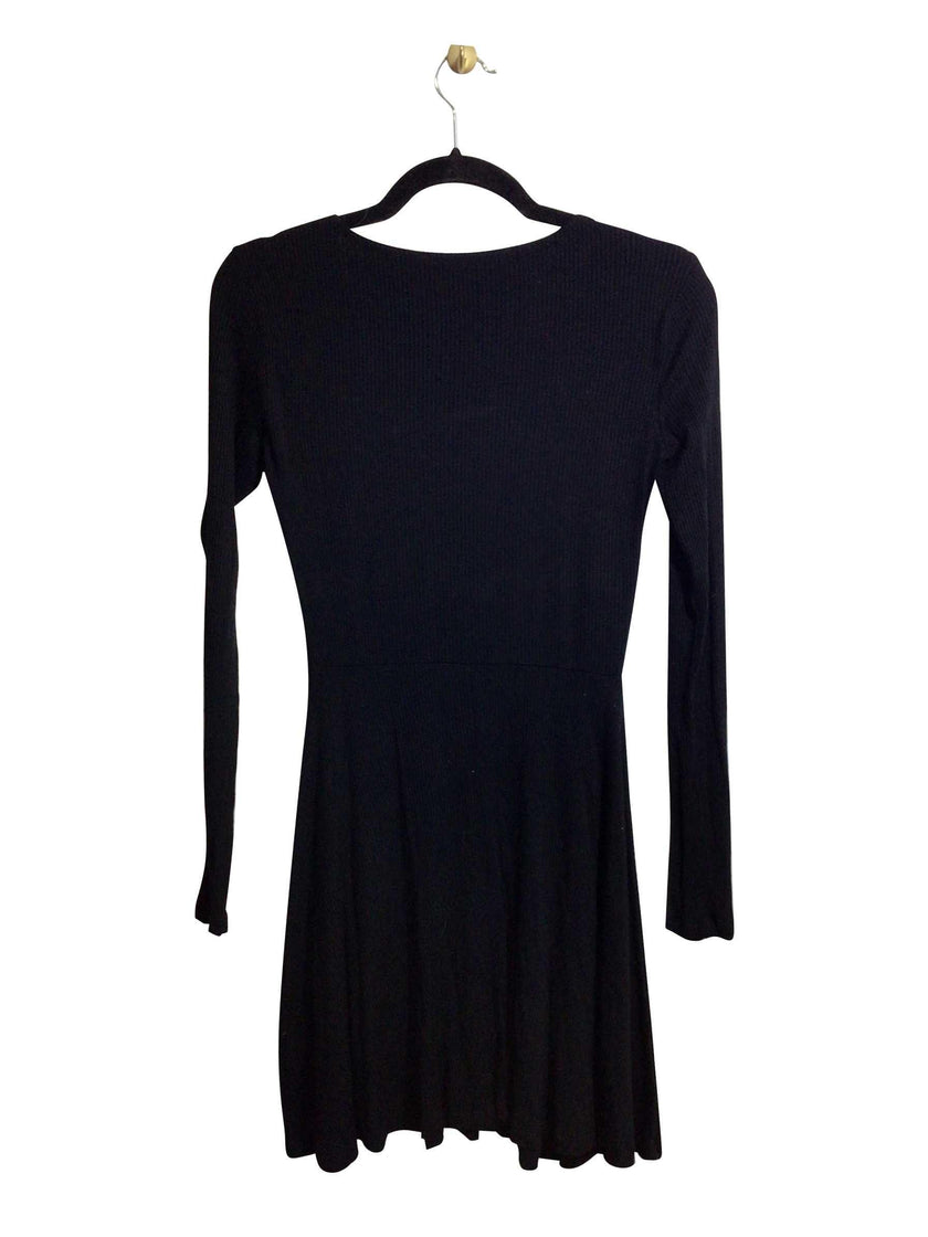 FOREVER 21 Regular fit Shift Dress in Black - S