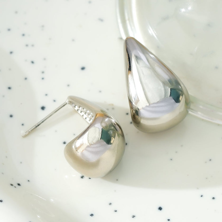 FORIA Or Blanc (Ton Argenté) : Boucles d'oreilles pendantantes en forme de goutte d'eau, look ample et poids léger - Une déclaration de confiance.