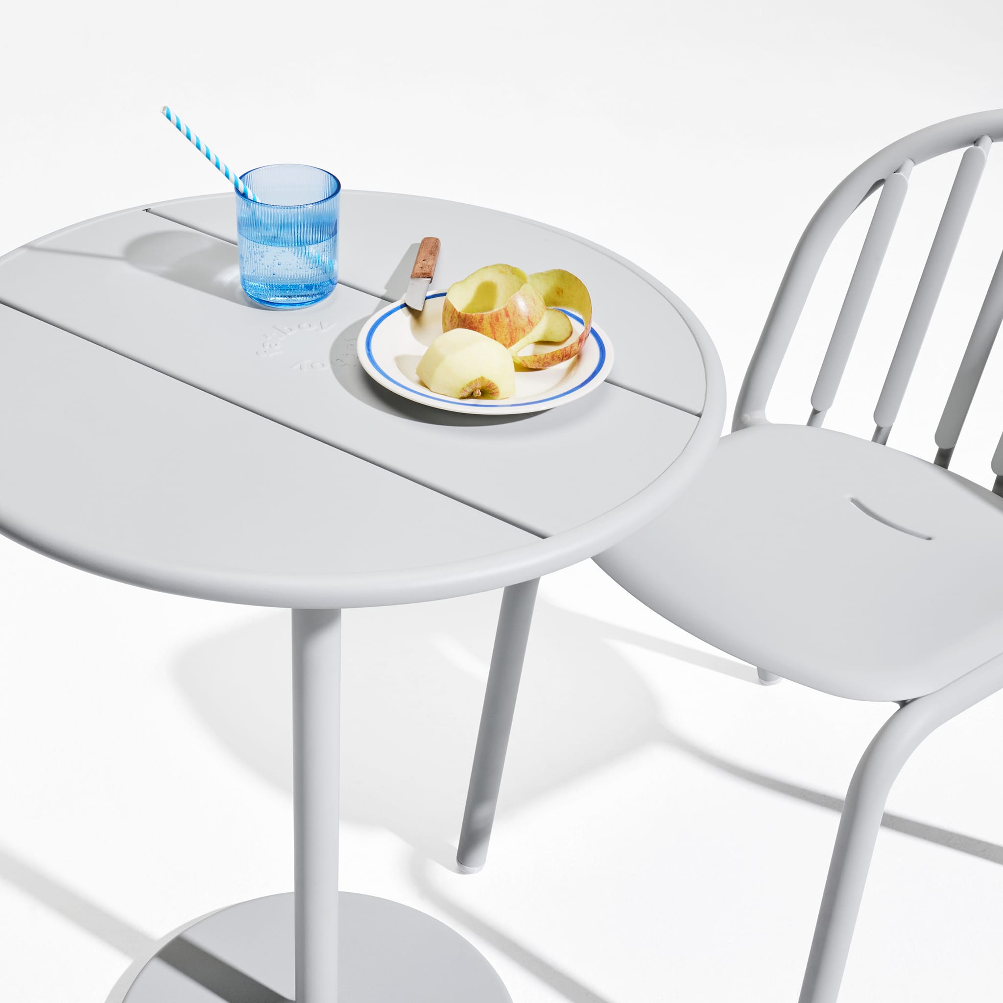 Fred's Bistro Set<br> 1 Round Table + 2 Chairs