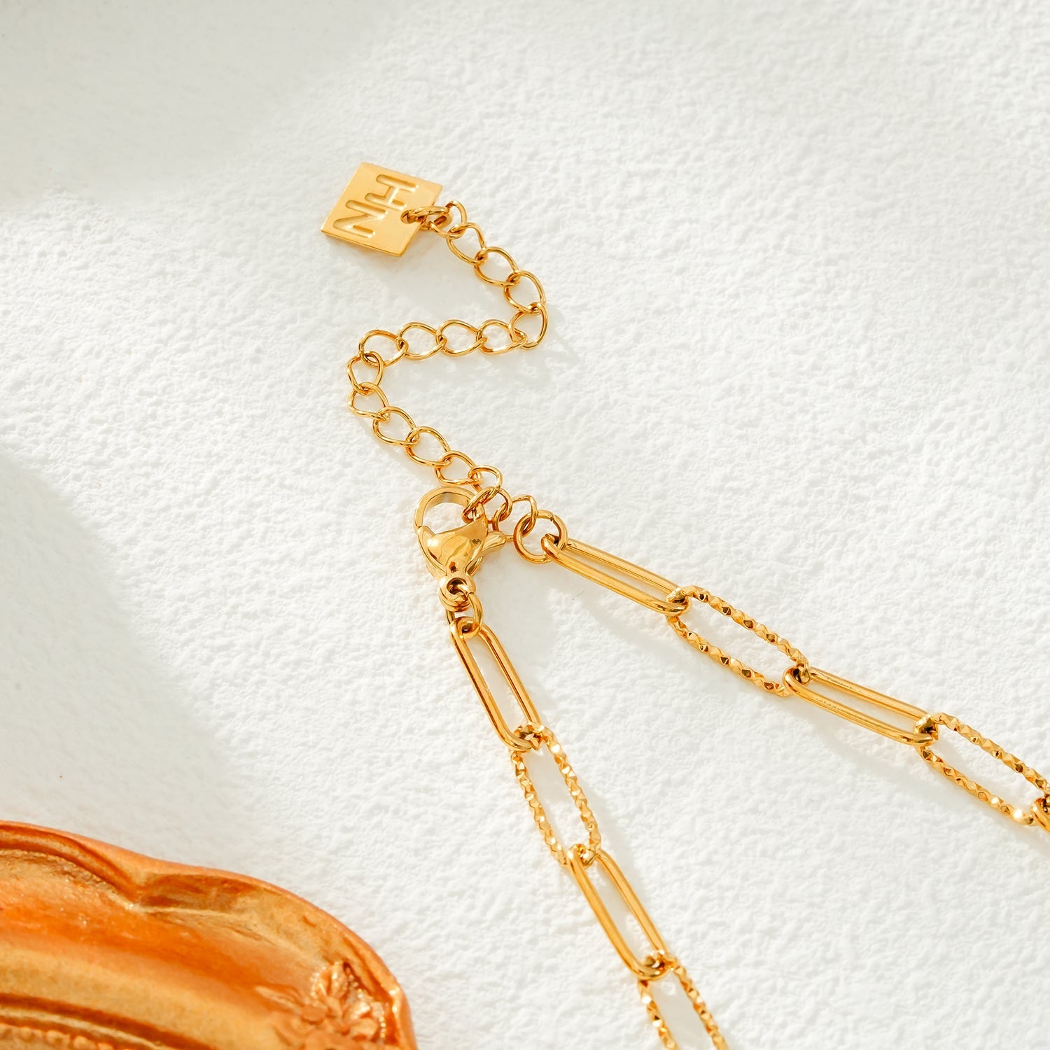 FRETTA: Radiant Star Shaped Pendant Zirconia Paper-Clip Chain Necklace in Gold.