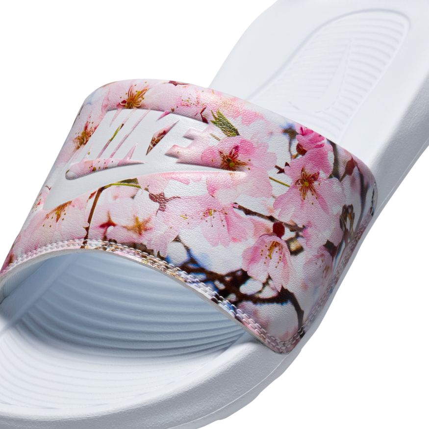 W Nike Victori One FZ3111-100