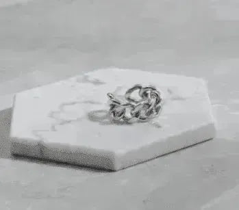 Fashionable with unique chain design ring