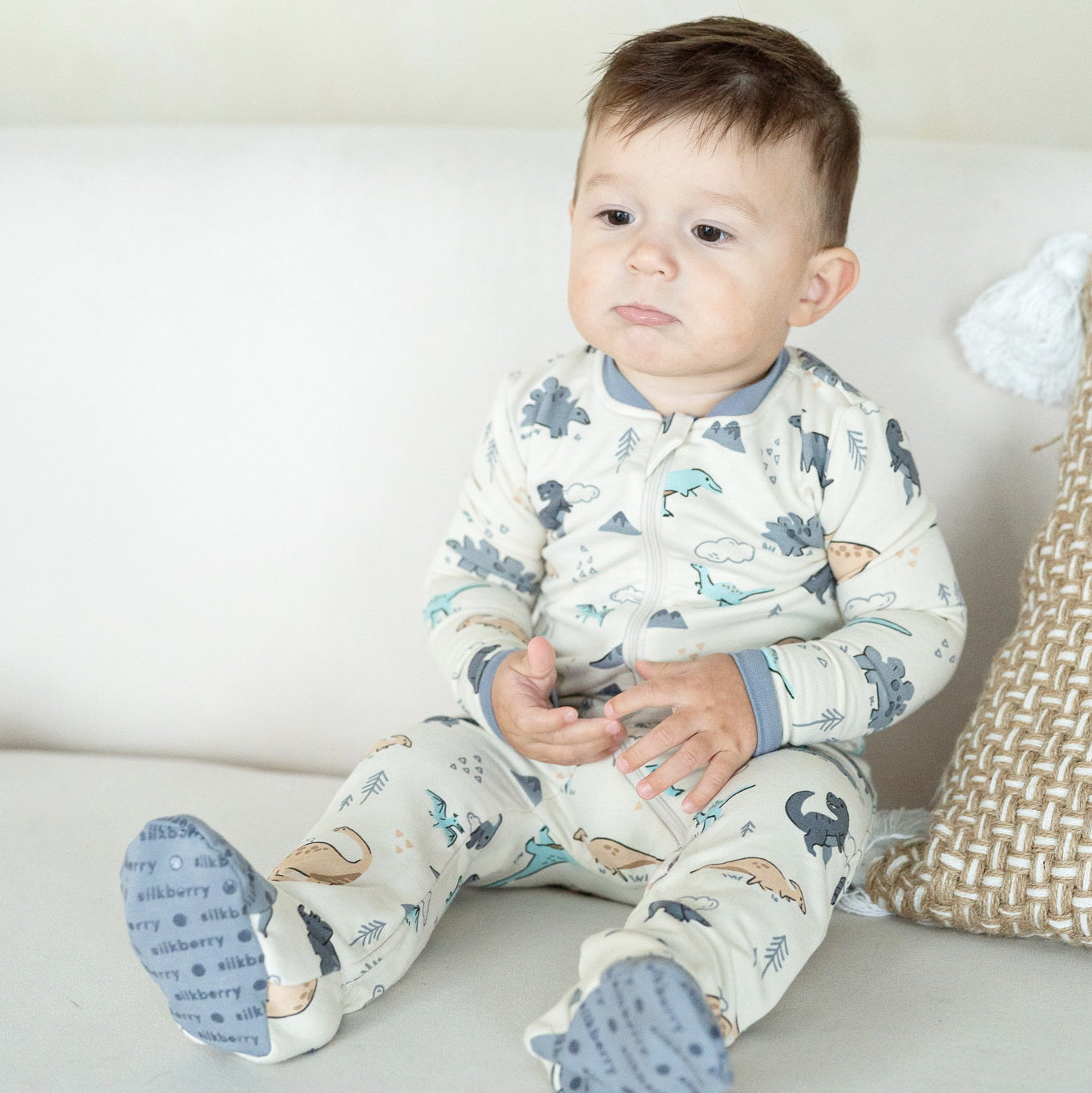 Pyjama en polaire de bambou avec fermeture éclair double sens (motif Dino Delight)