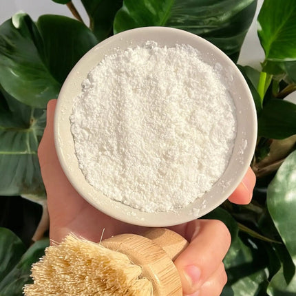 Cake vaisselle et ménager dans un bol en céramique