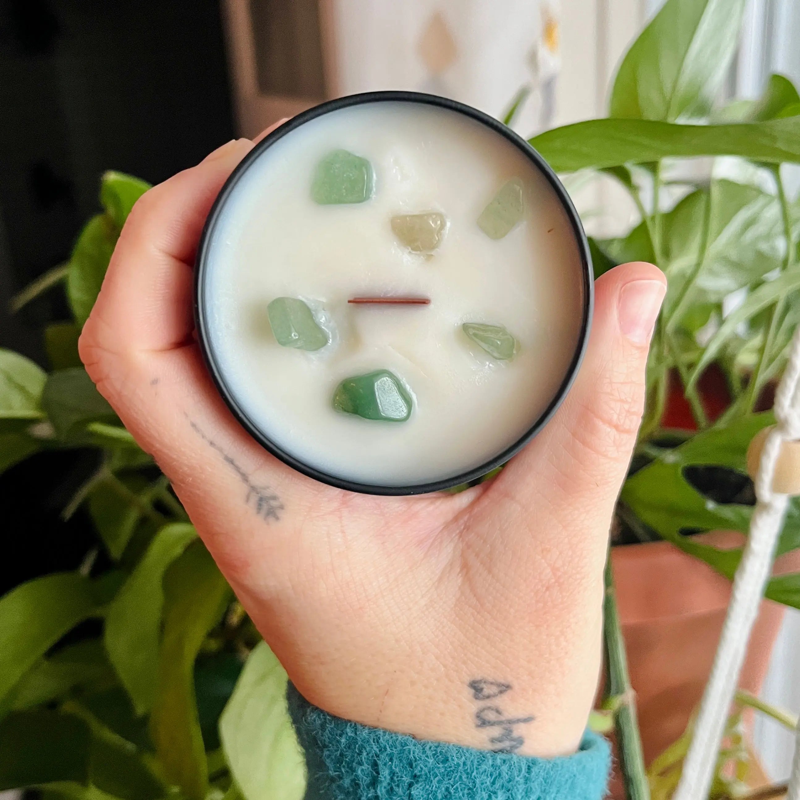 Bougie avec pierres IRÈNE sauge & aventurine