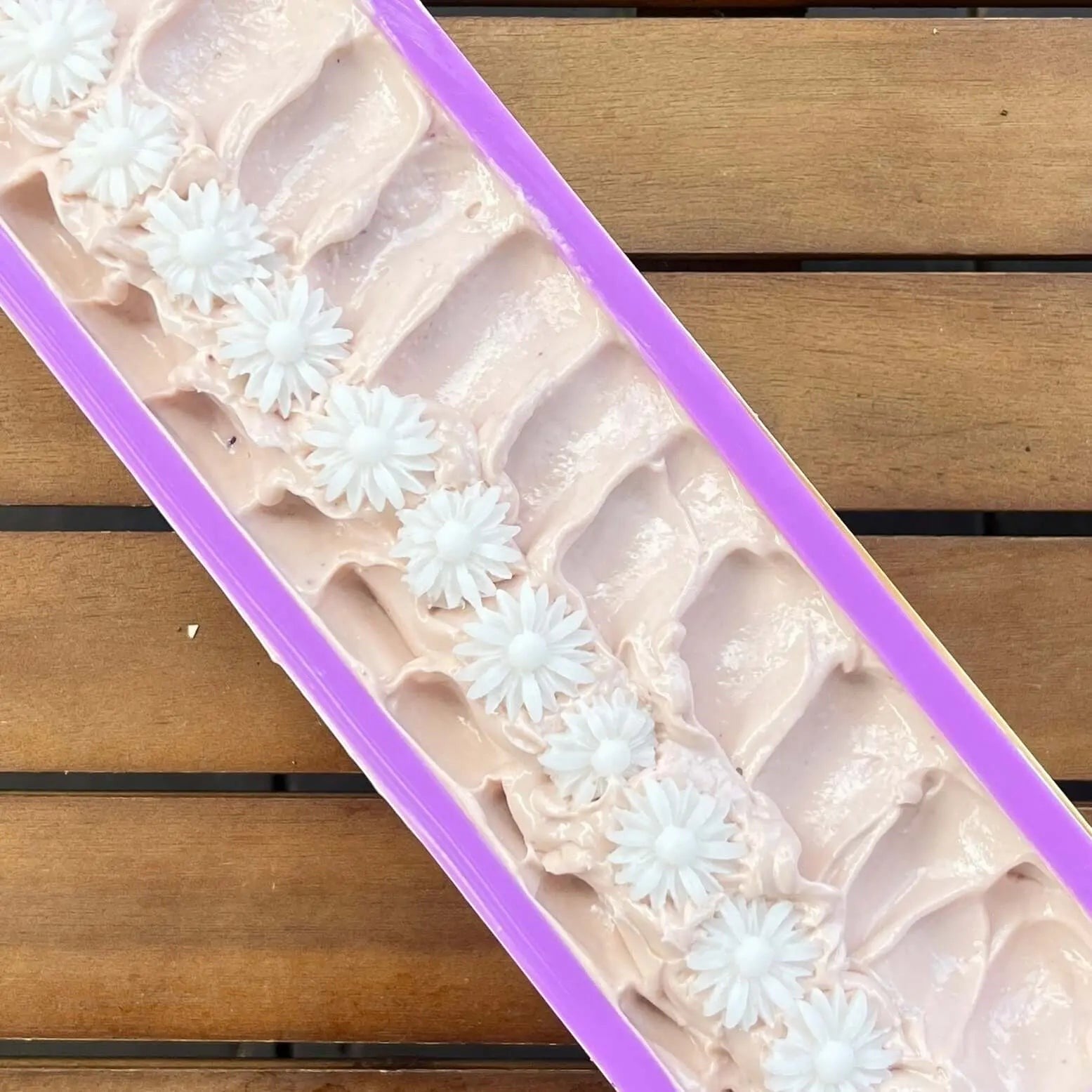 Savon à l'argile rose FRIDA karité et pois senteur
