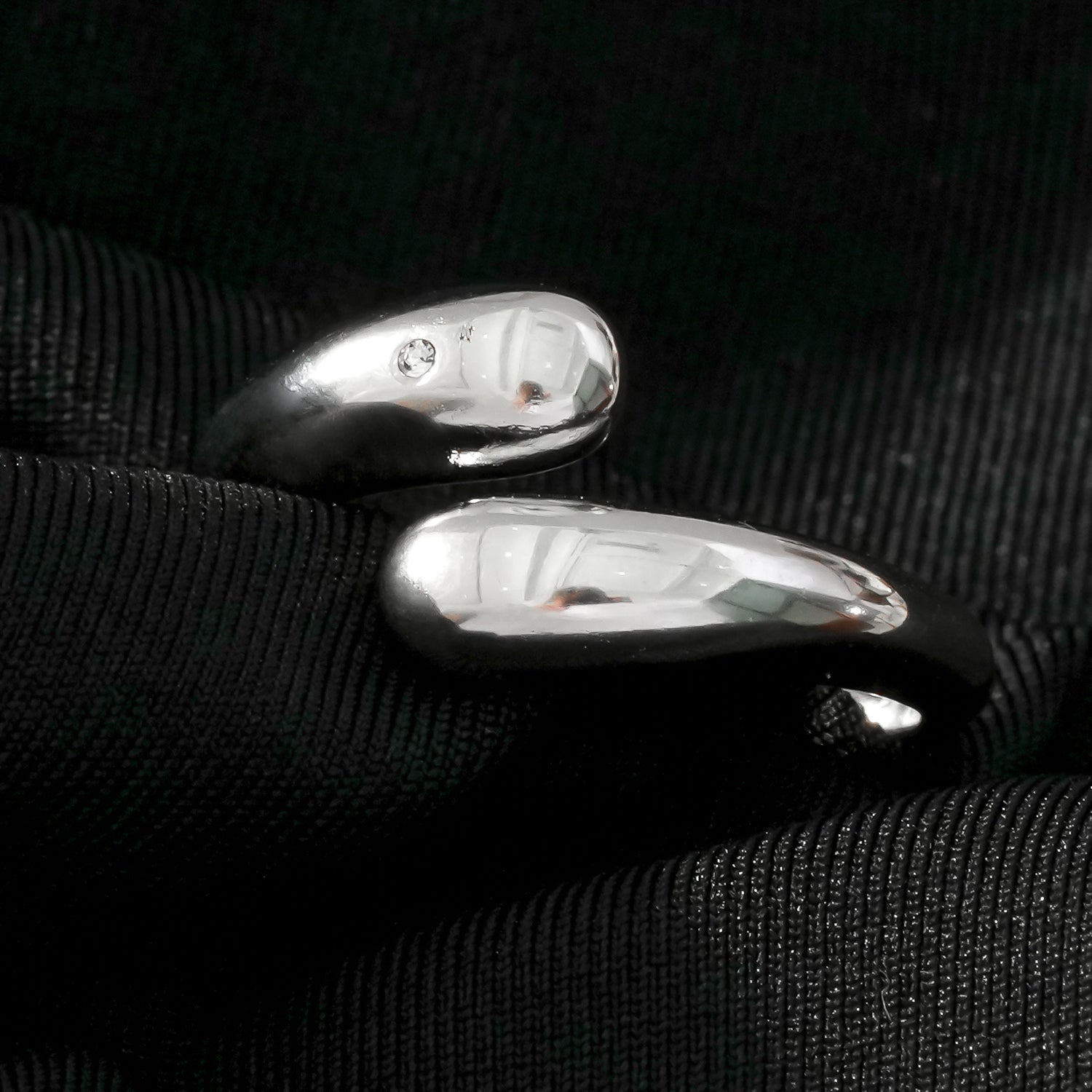 GARUVA : Bague abstraite moderne avec pierre précieuse en zircone solitaire en or blanc (ton argenté)