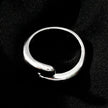 GARUVA : Bague abstraite moderne avec pierre précieuse en zircone solitaire en or blanc (ton argenté)
