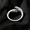 GARUVA : Bague abstraite moderne avec pierre précieuse en zircone solitaire en or blanc (ton argenté)