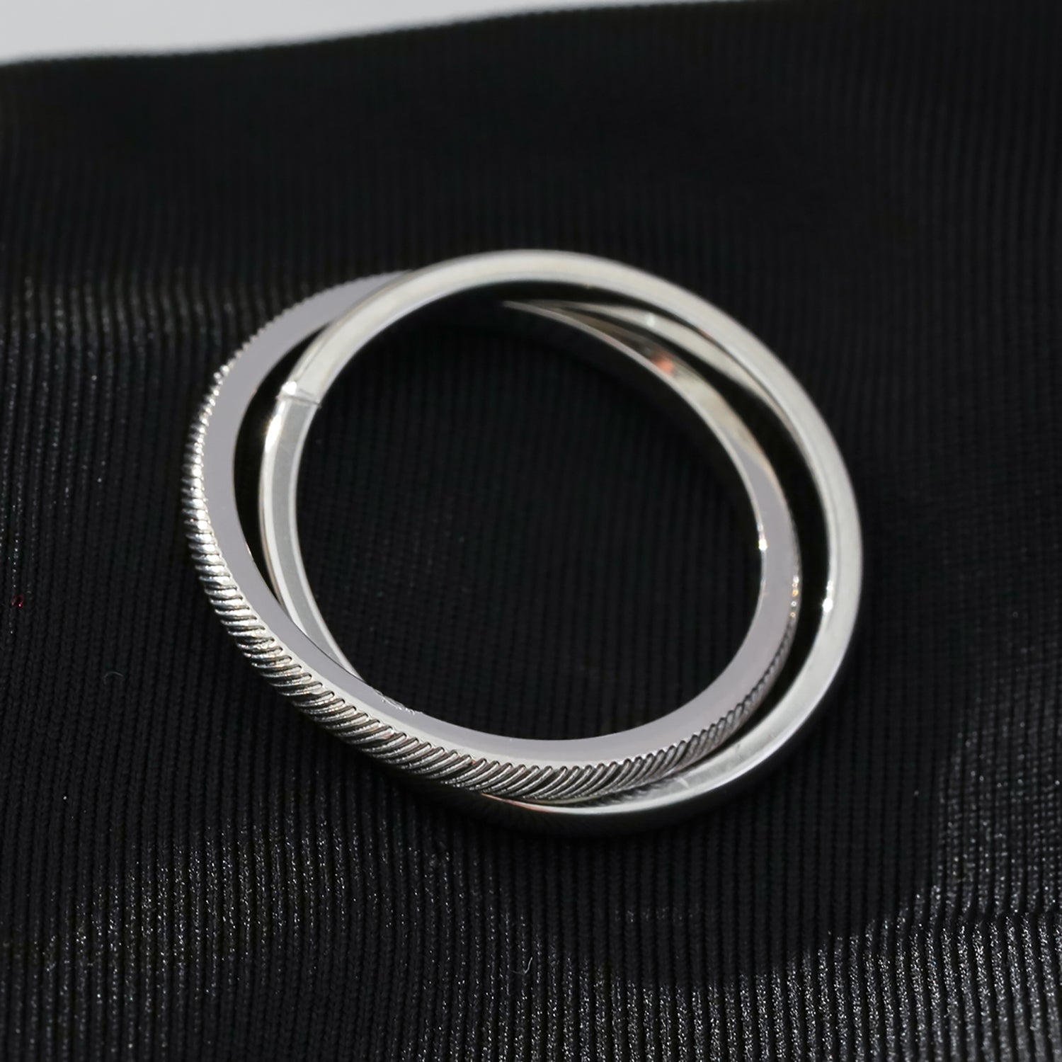 GILBERT : Bague à porter en superposition, double bande entrelacée, en or blanc (ton argenté)