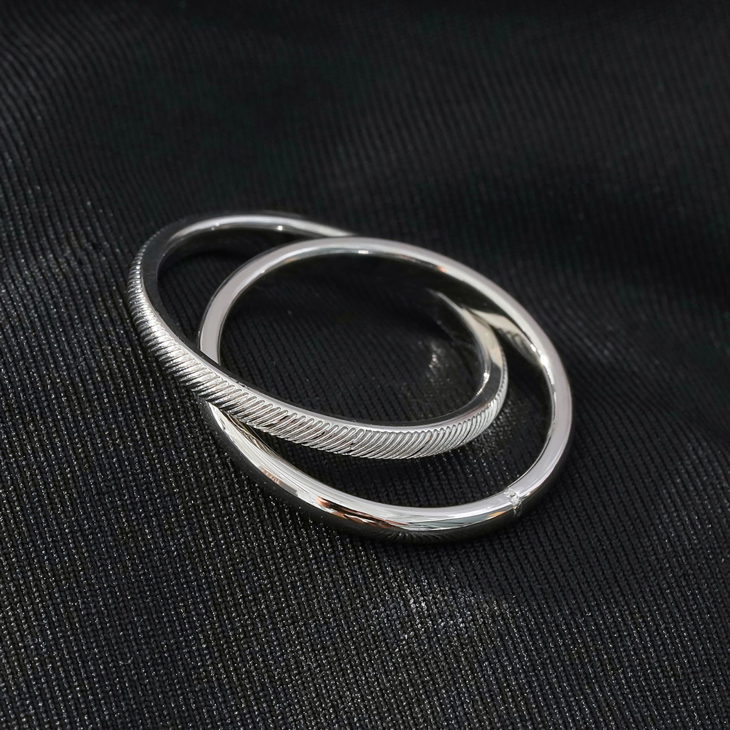 GILBERT : Bague à porter en superposition, double bande entrelacée, en or blanc (ton argenté)