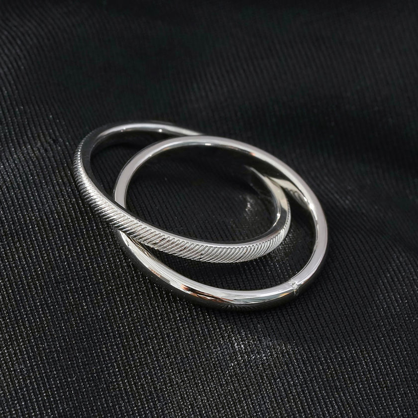 GILBERT : Bague à porter en superposition, double bande entrelacée, en or blanc (ton argenté)