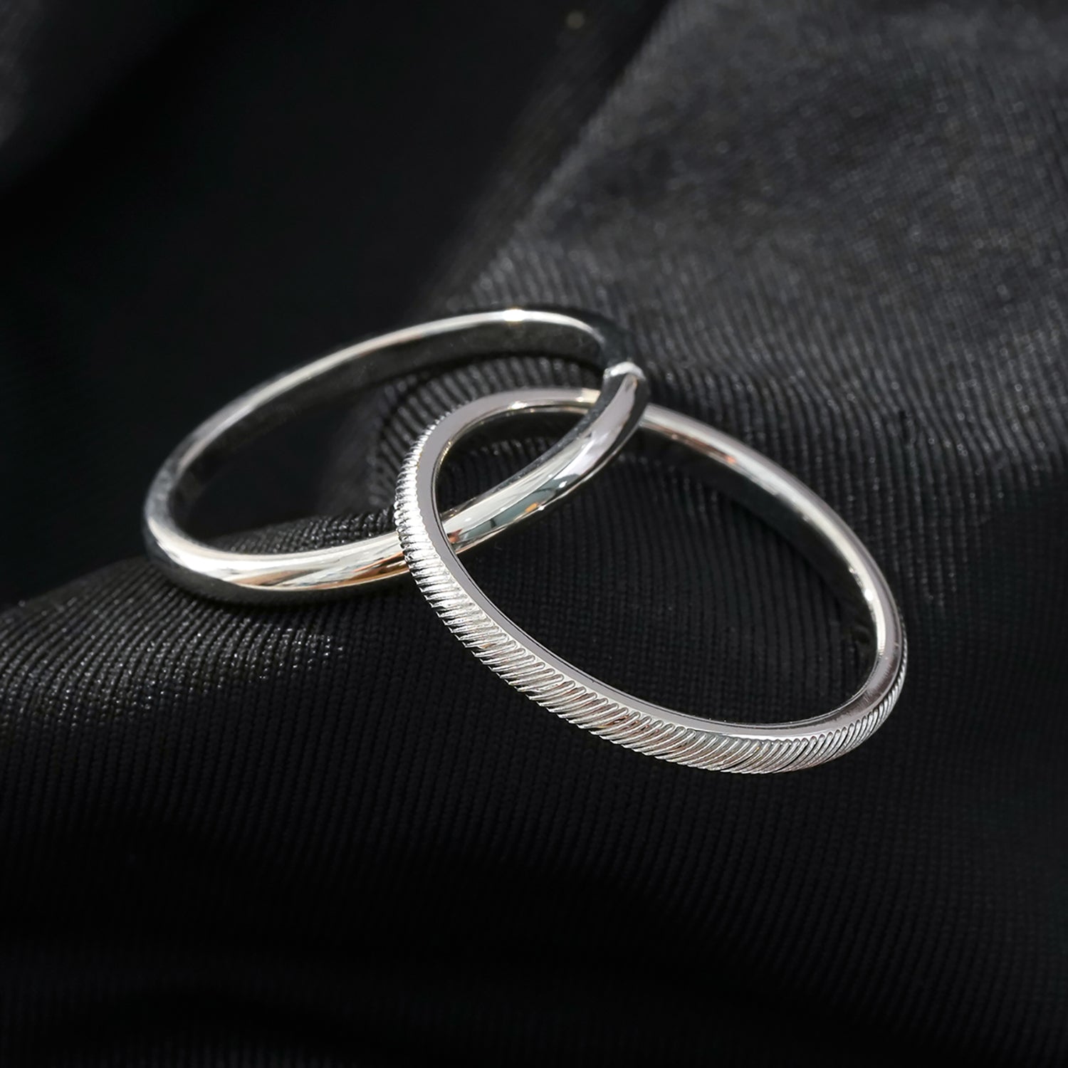 GILBERT : Bague à porter en superposition, double bande entrelacée, en or blanc (ton argenté)