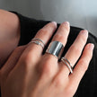 GILBERT : Bague à porter en superposition, double bande entrelacée, en or blanc (ton argenté)