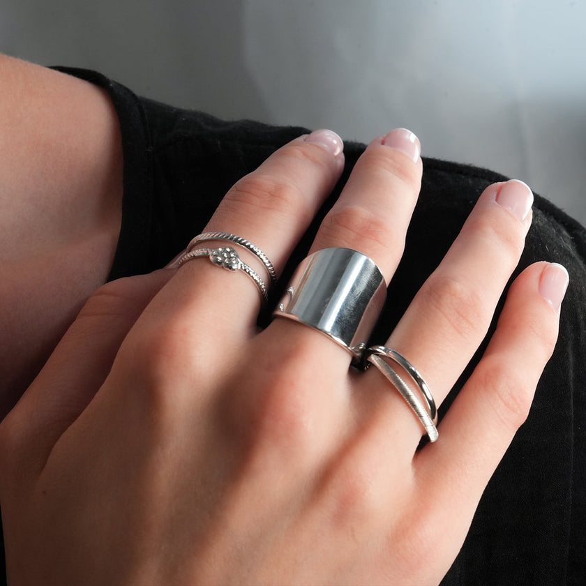 GILBERT : Bague à porter en superposition, double bande entrelacée, en or blanc (ton argenté)