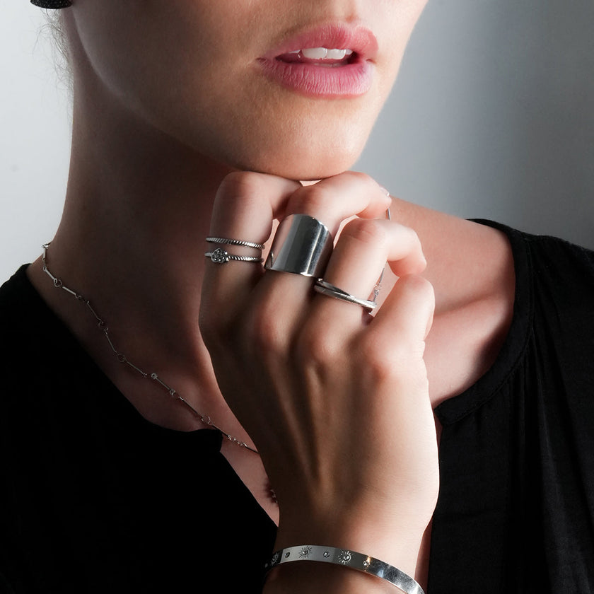 GILBERT : Bague à porter en superposition, double bande entrelacée, en or blanc (ton argenté)