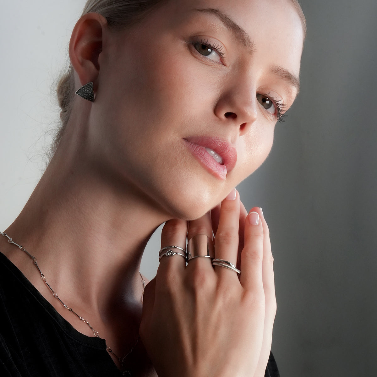 GILBERT : Bague à porter en superposition, double bande entrelacée, en or blanc (ton argenté)