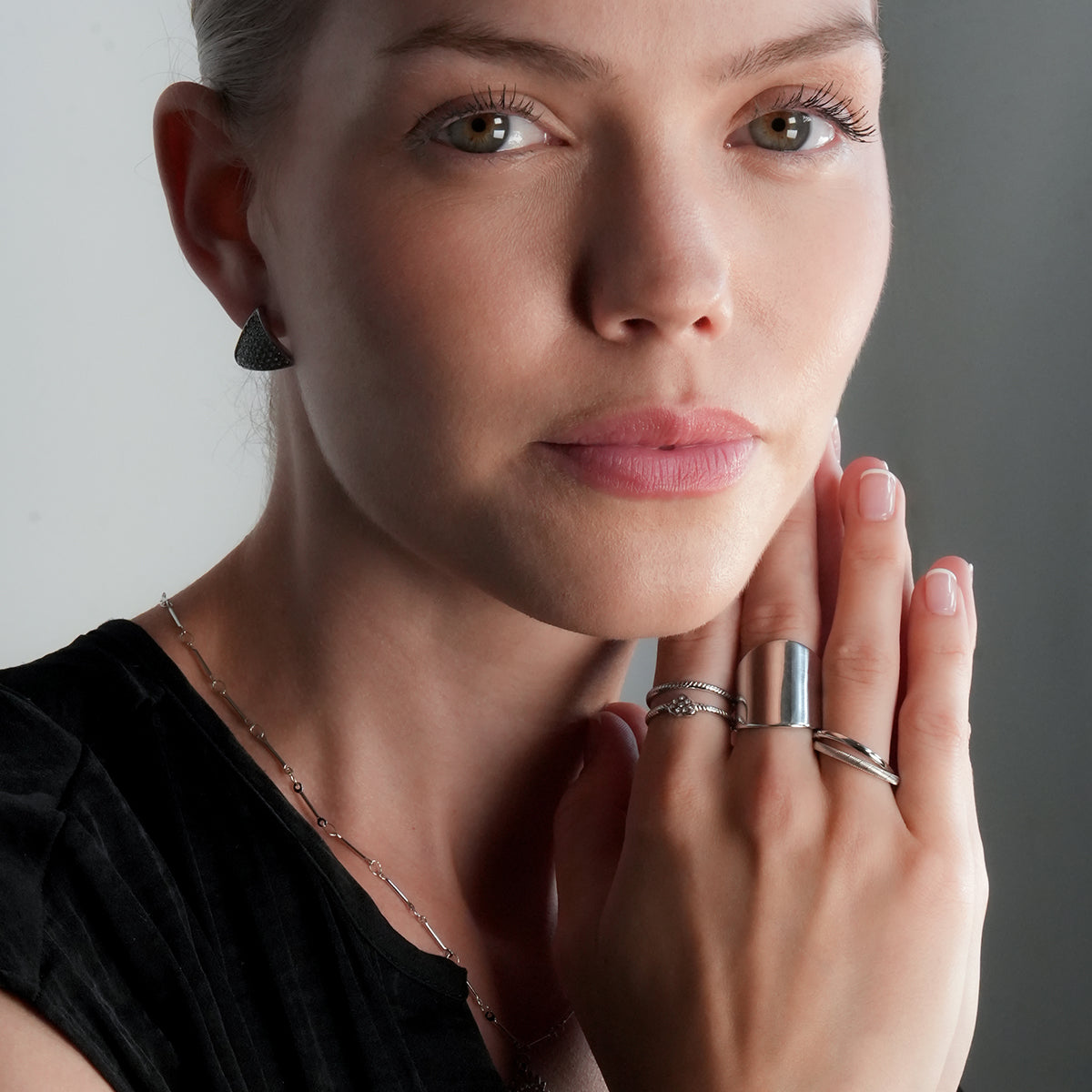 GILBERT : Bague à porter en superposition, double bande entrelacée, en or blanc (ton argenté)