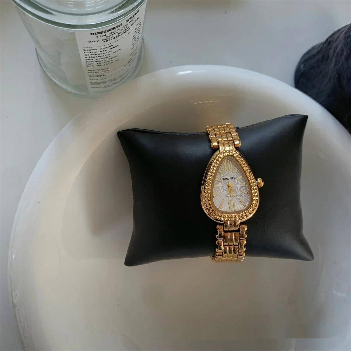 Golden Snake Head Gorgeous Chain Watch Women